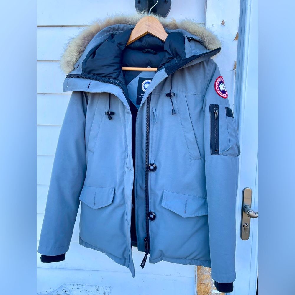 Canadá goose Montebello Parka heritage fitted coyote fur hood 2530L size S women